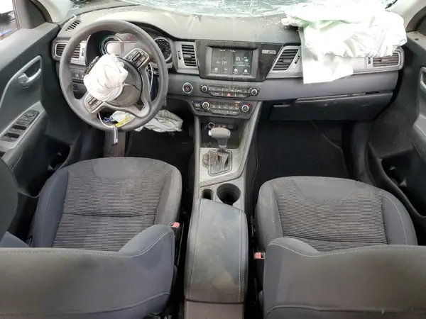 KNDCB3LC6K5265591 2019 KIA NIRO - Image 8