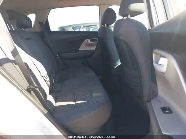 KNDCB3LC6K5266062 2019 KIA NIRO - Image 8