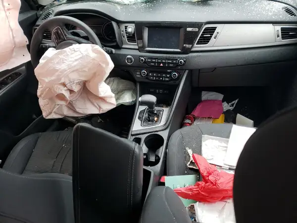 KNDCB3LC6K5299045 2019 KIA NIRO - Image 8