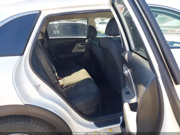 KNDCB3LC6K5302011 2019 KIA NIRO - Image 8