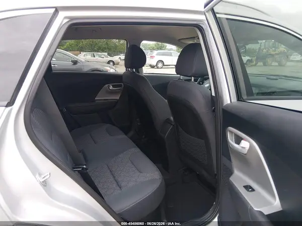 KNDCB3LC6K5302753 2019 KIA NIRO - Image 8