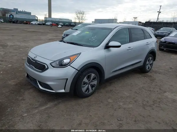 KNDCB3LC6K5302848 2019 KIA NIRO - Image 2