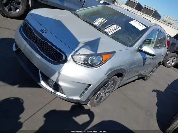 KNDCB3LC6K5316863 2019 KIA NIRO - Image 2