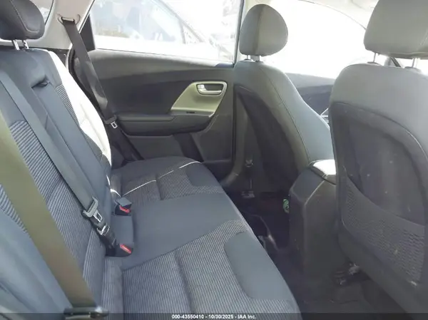 KNDCB3LC6K5316863 2019 KIA NIRO - Image 8