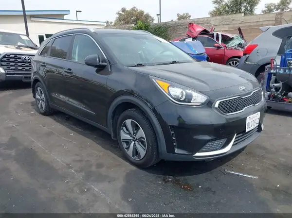 KNDCB3LC6K5325238 2019 KIA NIRO - Image 1