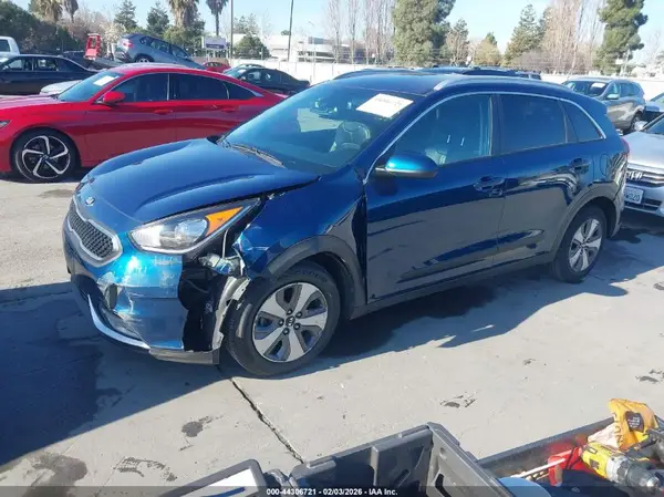 KNDCB3LC6K5339334 2019 KIA NIRO - Image 2