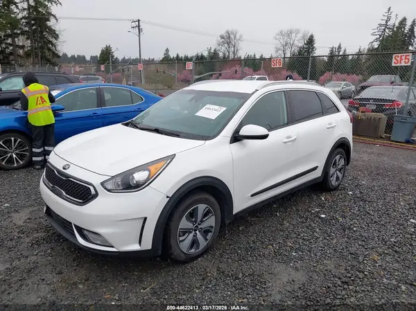 KNDCB3LC6K5350592 2019 KIA NIRO - Image 2