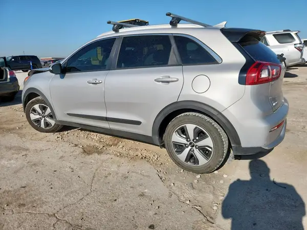 KNDCB3LC6K5350981 2019 KIA NIRO - Image 2