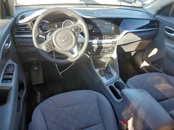 KNDCB3LC6L5423493 2020 KIA NIRO - Image 8