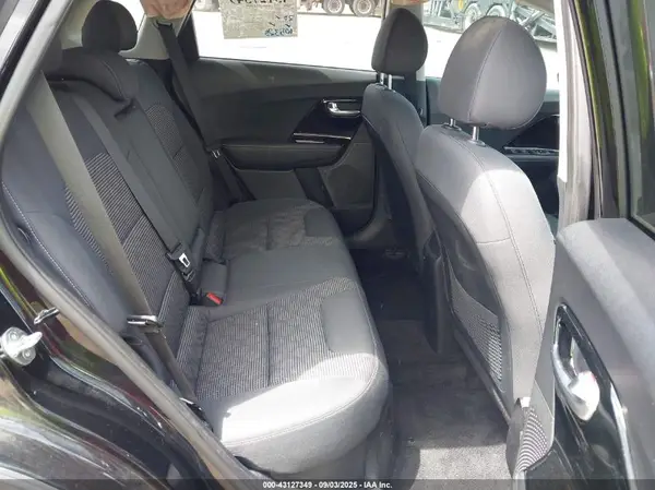 KNDCB3LC6M5468404 2021 KIA NIRO - Image 8
