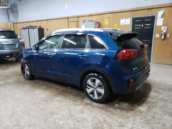 KNDCB3LC6M5476096 2021 KIA NIRO - Image 2