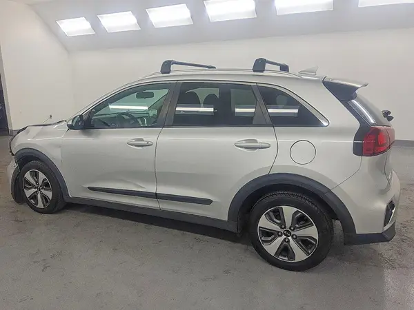 KNDCB3LC6M5480830 2021 KIA NIRO - Image 2