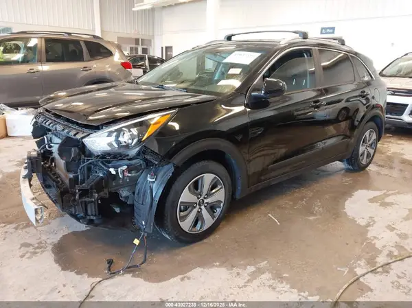 KNDCB3LC6M5488247 2021 KIA NIRO - Image 2