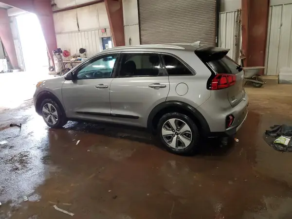 KNDCB3LC6N5499573 2022 KIA NIRO - Image 2