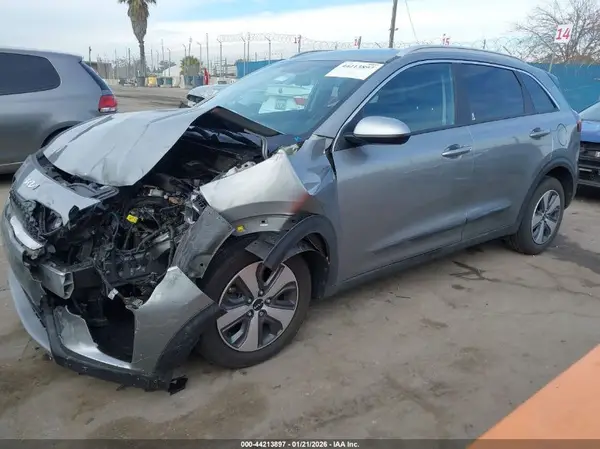 KNDCB3LC6N5502844 2022 KIA NIRO - Image 2