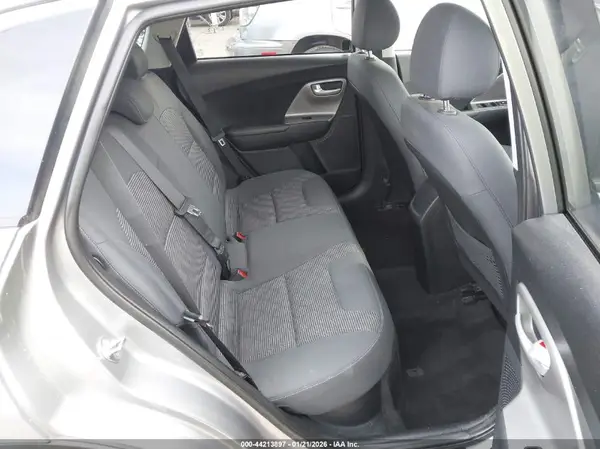 KNDCB3LC6N5502844 2022 KIA NIRO - Image 8