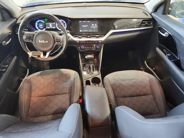 KNDCB3LC6N5508806 2022 KIA NIRO - Image 8