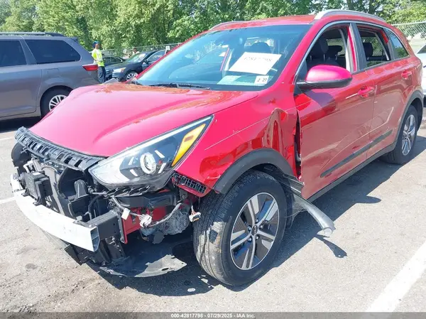 KNDCB3LC6N5509504 2022 KIA NIRO - Image 2