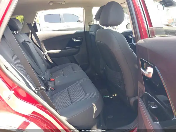 KNDCB3LC6N5509504 2022 KIA NIRO - Image 8