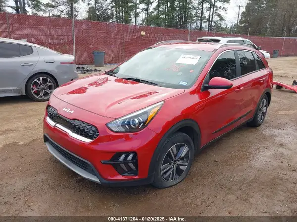KNDCB3LC6N5524603 2022 KIA NIRO - Image 2