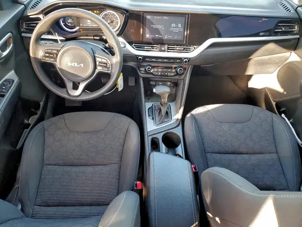 KNDCB3LC6N5539697 2022 KIA NIRO - Image 8