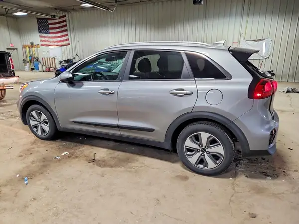 KNDCB3LC6N5540459 2022 KIA NIRO - Image 2