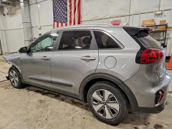 KNDCB3LC6N5541479 2022 KIA NIRO - Image 2