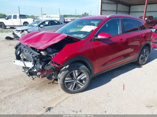 KNDCB3LC6N5542227 2022 KIA NIRO - Image 2