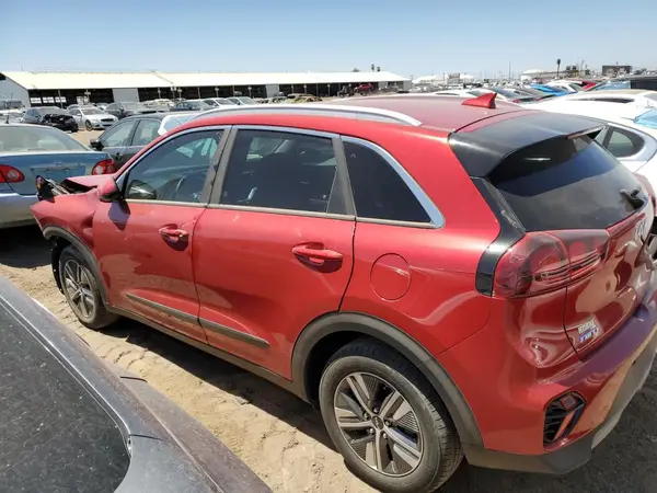 KNDCB3LC6N5546035 2022 KIA NIRO - Image 2