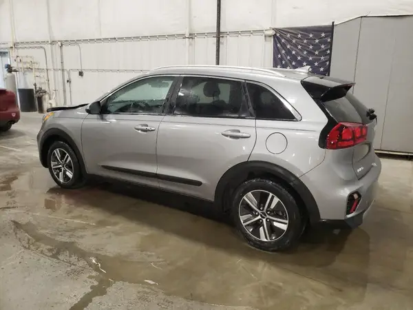 KNDCB3LC6N5546682 2022 KIA NIRO - Image 2