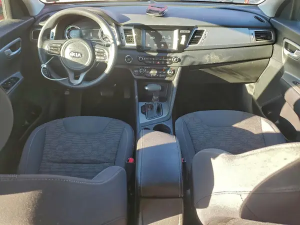 KNDCB3LC7H5044011 2017 KIA NIRO - Image 8