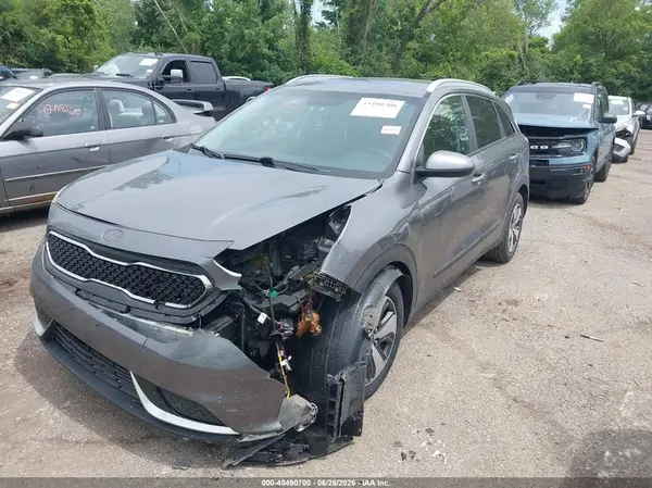 KNDCB3LC7H5047538 2017 KIA NIRO - Image 2