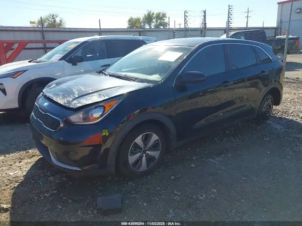 KNDCB3LC7H5052285 2017 KIA NIRO - Image 2