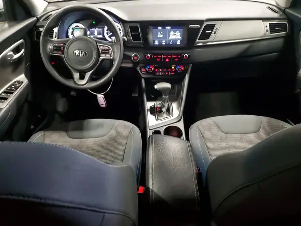 KNDCB3LC7H5055252 2017 KIA NIRO - Image 8