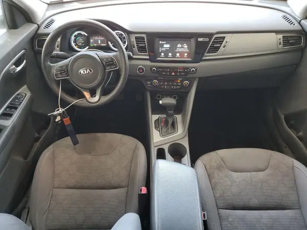 KNDCB3LC7H5060502 2017 KIA NIRO - Image 8