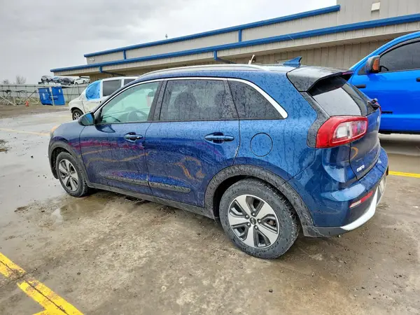 KNDCB3LC7H5062976 2017 KIA NIRO - Image 2