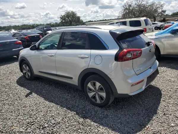 KNDCB3LC7H5065828 2017 KIA NIRO - Image 2