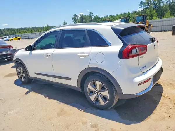 KNDCB3LC7H5066090 2017 KIA NIRO - Image 2