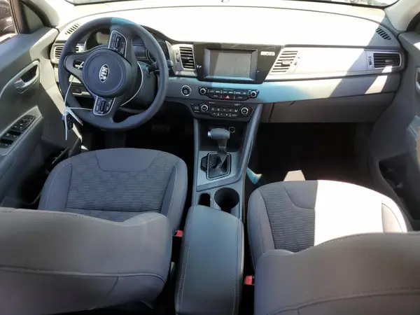 KNDCB3LC7H5068650 2017 KIA NIRO - Image 8