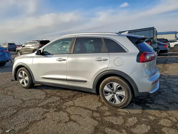 KNDCB3LC7H5070429 2017 KIA NIRO - Image 2
