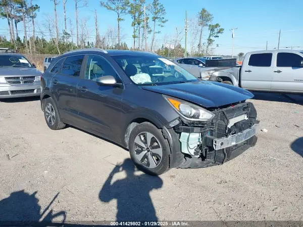 KNDCB3LC7H5082788 2017 KIA NIRO - Image 1