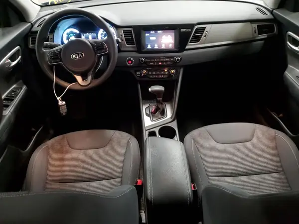 KNDCB3LC7H5083066 2017 KIA NIRO - Image 8