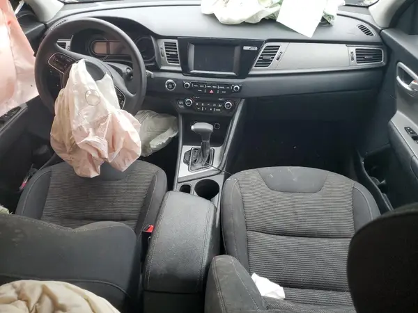 KNDCB3LC7H5085299 2017 KIA NIRO - Image 8