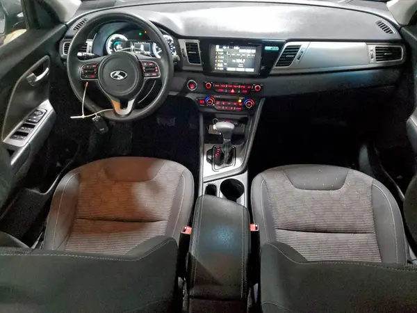 KNDCB3LC7H5088798 2017 KIA NIRO - Image 8
