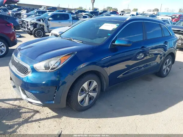 KNDCB3LC7H5094617 2017 KIA NIRO - Image 2