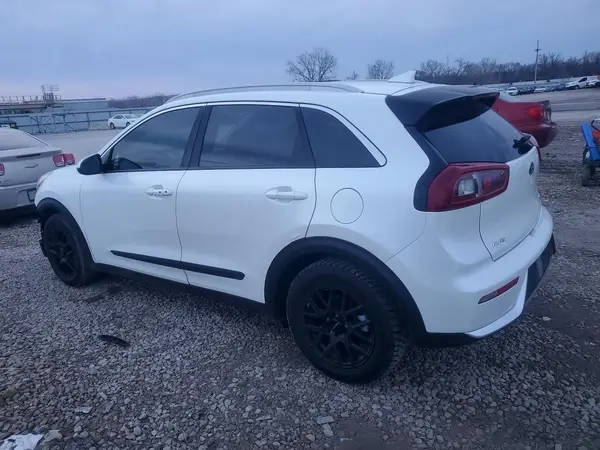 KNDCB3LC7H5096304 2017 KIA NIRO - Image 2