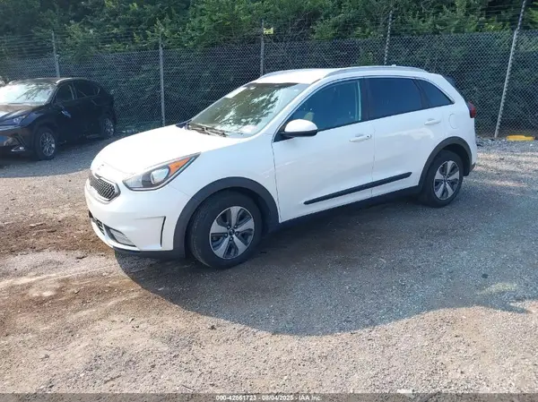 KNDCB3LC7J5108912 2018 KIA NIRO - Image 2
