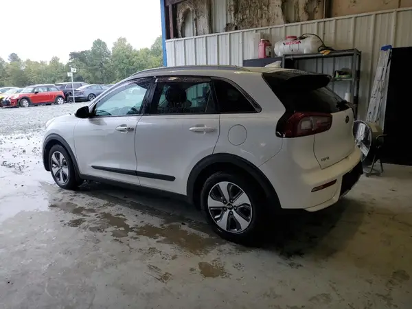 KNDCB3LC7J5110448 2018 KIA NIRO - Image 2