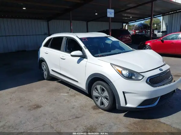 KNDCB3LC7J5110479 2018 KIA NIRO - Image 1