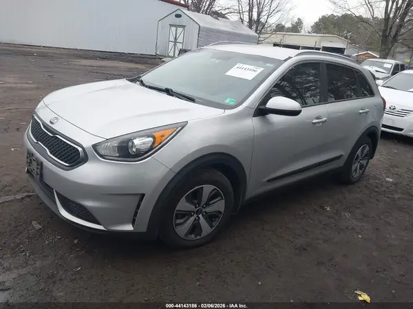 KNDCB3LC7J5119182 2018 KIA NIRO - Image 2